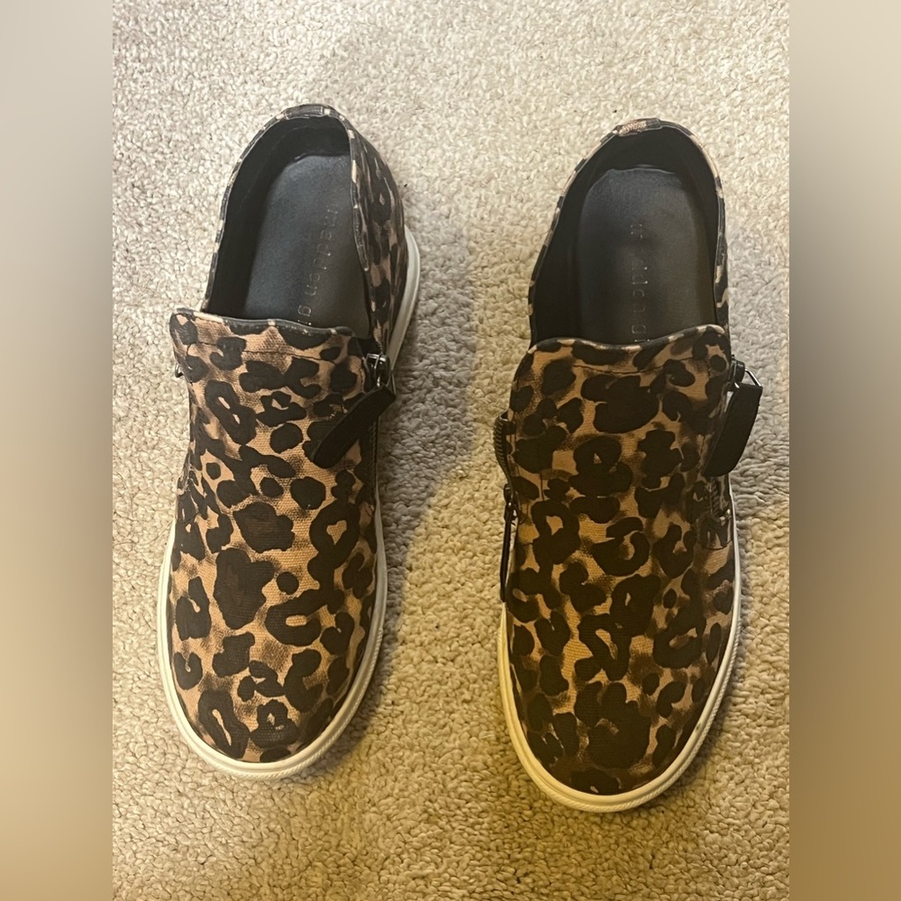 Steve Madden girl leopard print casual shoe